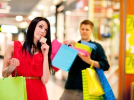 Holiday Shopping Debt Traps You Need to Avoid Holiday Shopping Debt Traps You Need to Avoid